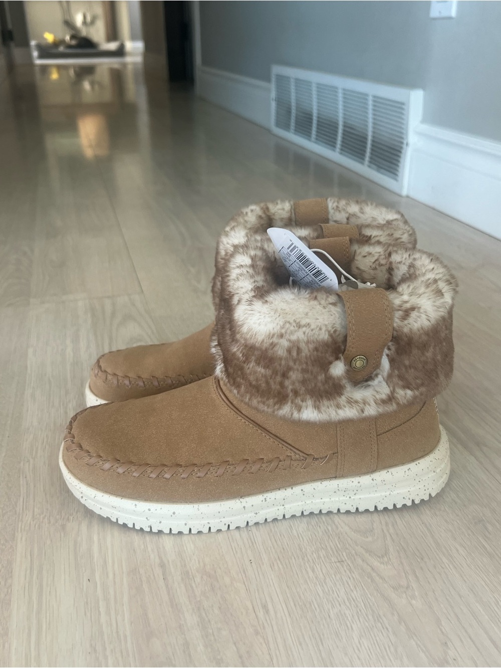 Hey Dude Women's Camden Cuff Classic Tan Faux-Suede Faux-Fur Cuff Ankle Bootie